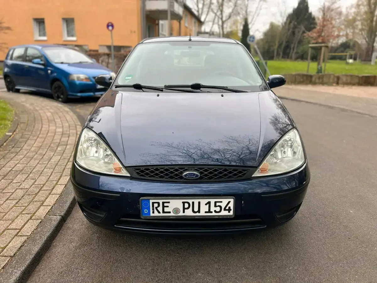 Gebraucht Ford Focus 100 PS (73 kW) 2003 Blau Limousine