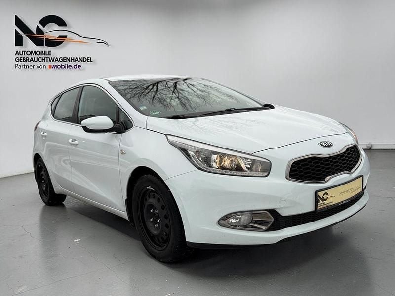 Gebraucht Kia Ceed 135 PS (99 kW) 2014 Weiß Kleinwagen