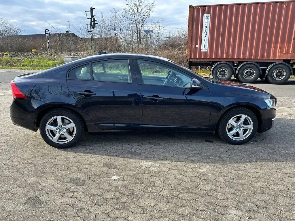 Gebraucht Volvo S60 Business Edition 150 PS (110 kW) 2016 Schwarz Limousine