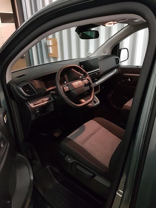 Używany Citroën Spacetourer 177 KM (130 kW) 2025 Zielony Minivan