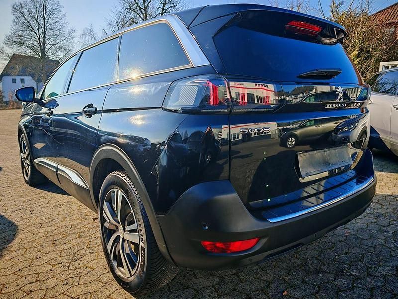 Gebraucht Peugeot 5008 Allure 131 PS (96 kW) 2022 Schwarz Limousine