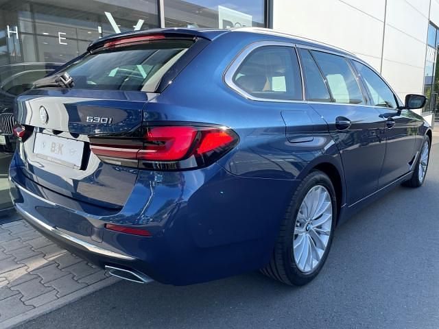 Gebraucht BMW 530 Efficient Dynamics 252 PS (185 kW) 2021 Blau Kombi