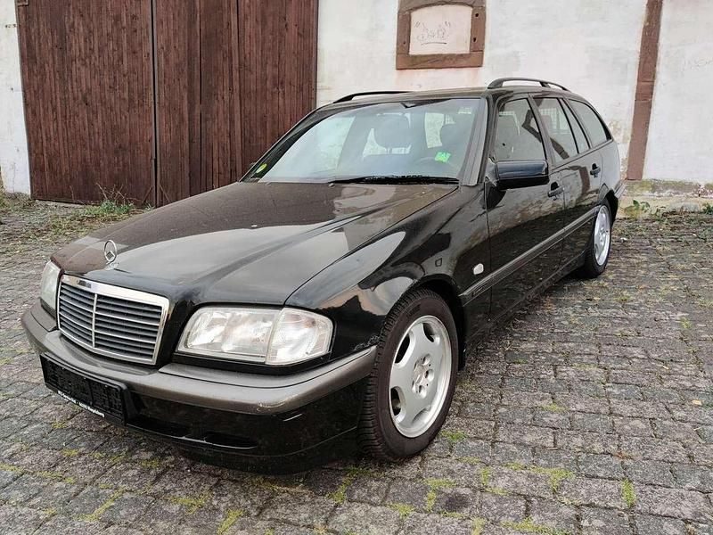 Gebraucht Mercedes 180 102 PS (75 kW) 2000 Schwarz Limousine