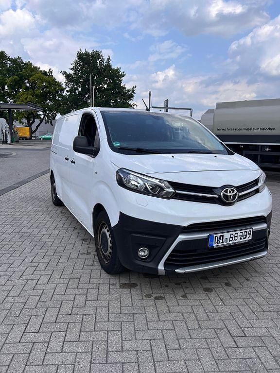 Weiß Gebraucht 2019 Toyota Proace Van | 9.999 € (Fairer Preis) - Bild 1/4