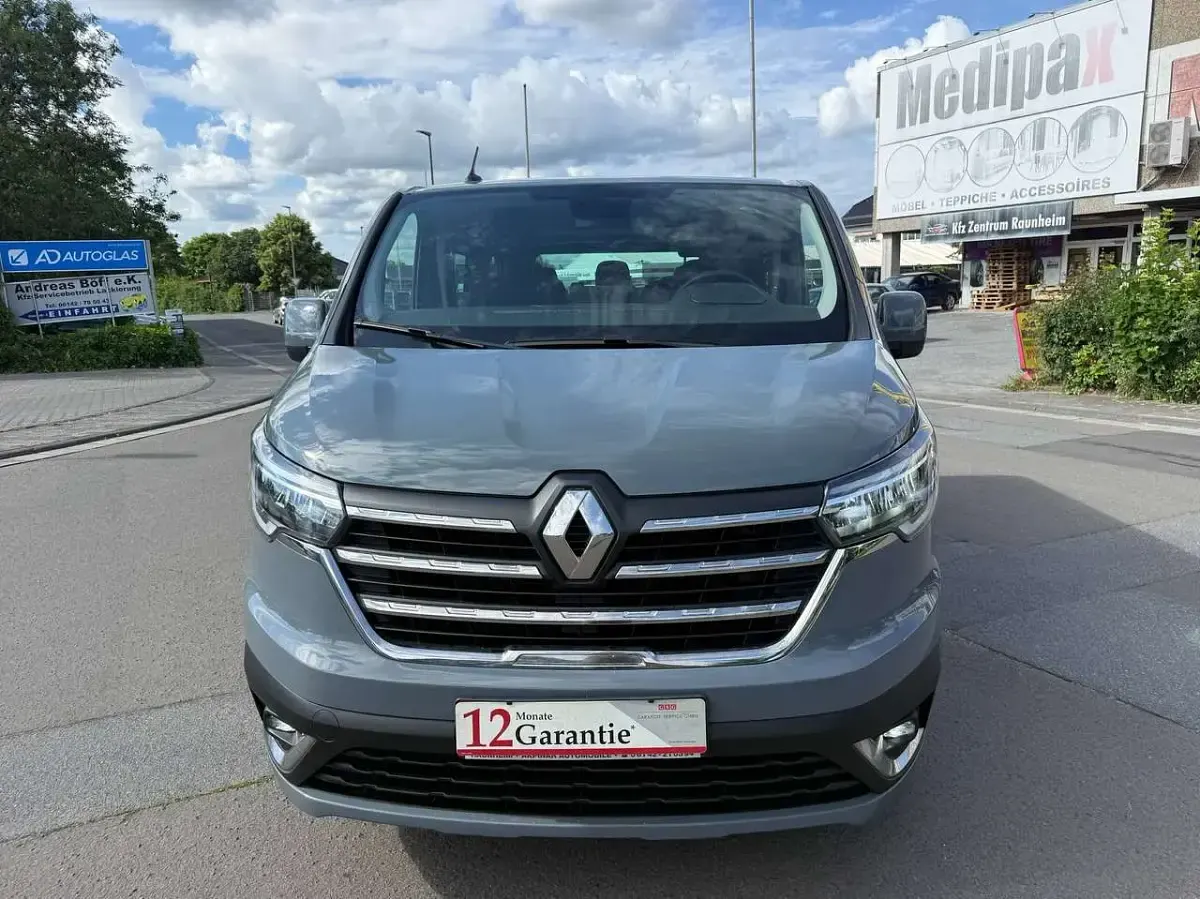 Gebraucht Renault Trafic Life 150 PS (110 kW) 2022 Städtisches grau Van / Kleinbus
