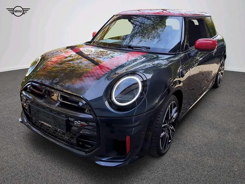 Grau Gebraucht 2024 Mini John Cooper Works Kleinwagen | 39.940 € (Teuer) - Bild 1/4
