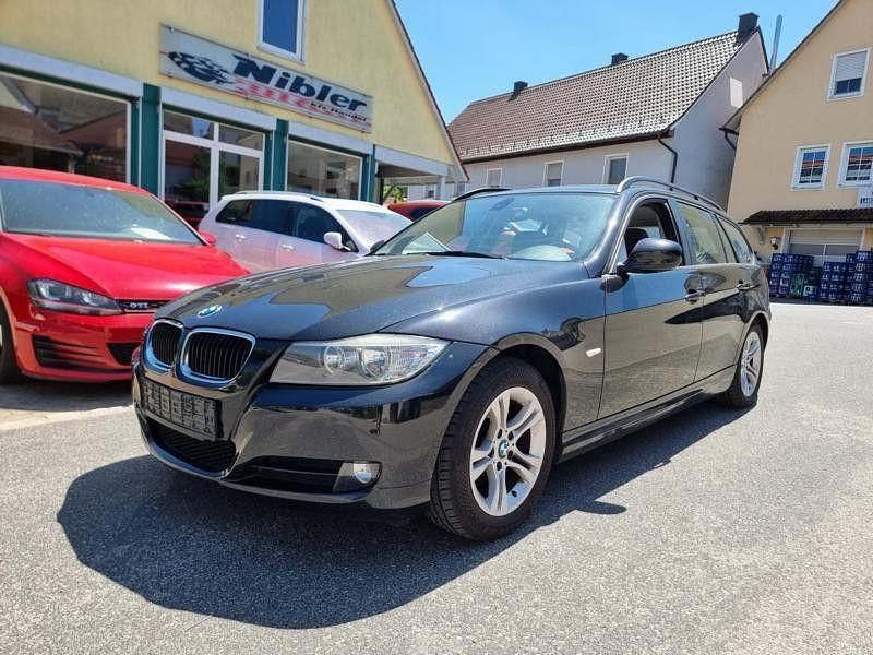 Schwarz Gebraucht 2010 BMW 318 Lifestyle Kombi | 3.380 € (Superpreis) - Bild 1/4