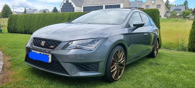 Grau Gebraucht 2016 Cupra Leon Kombi | 15.000 € (Superpreis) - Bild 1/4