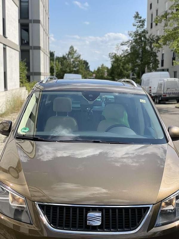 Braun Gebraucht 2014 Seat Alhambra Van / Kleinbus | 16.890 € - Bild 1/4