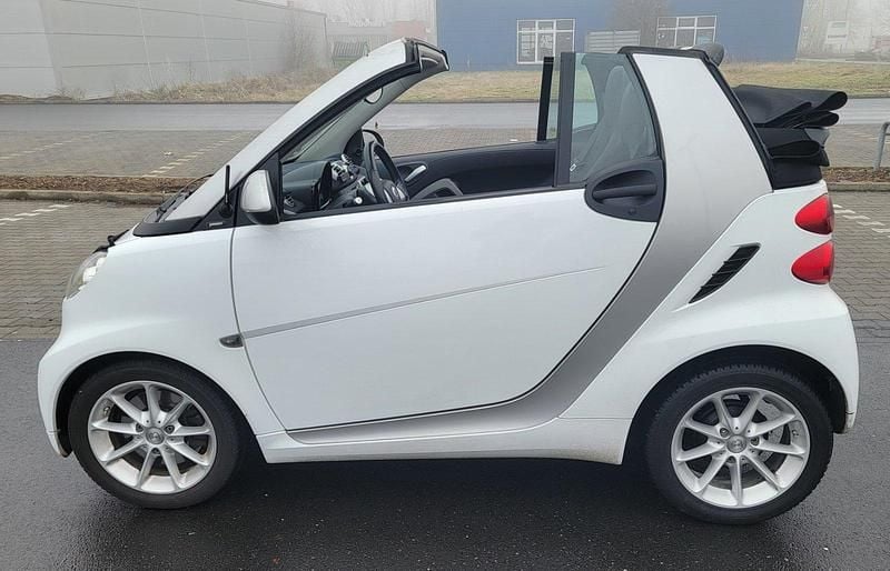 Gebraucht Smart ForTwo Cabrio Passion 71 PS (52 kW) 2010 Weiß Cabrio