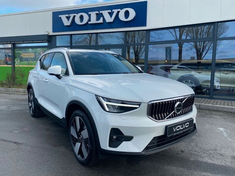 Weiß Gebraucht 2024 Volvo XC40 Plus SUV | 41.800 € (Fairer Preis) - Bild 1/4