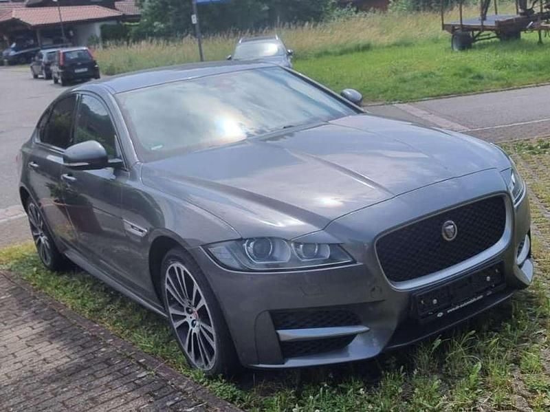 Silber Gebraucht 2017 Jaguar XF R-Sport Limousine | 18.500 € (Superpreis) - Bild 1/4