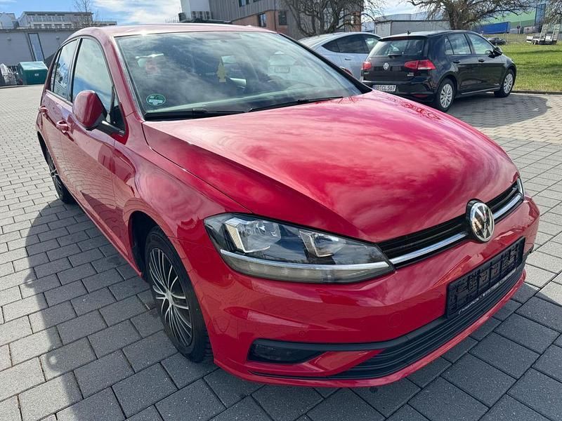 Gebraucht VW Golf VII 116 PS (85 kW) 2019 Rot Limousine