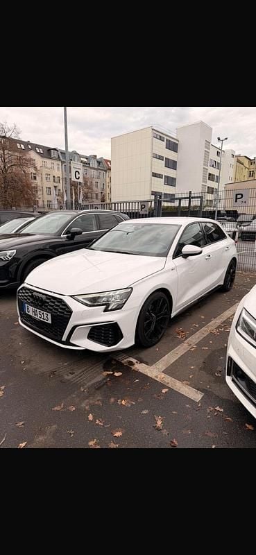 Weiß Gebraucht 2022 Audi A3 Sportback S-Line Kleinwagen | 23.900 € (Fairer Preis) - Bild 1/4