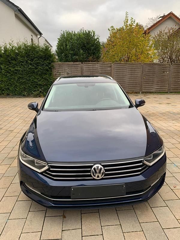 Blau Gebraucht 2017 VW Passat Kombi | 8.800 € (Superpreis) - Bild 1/4