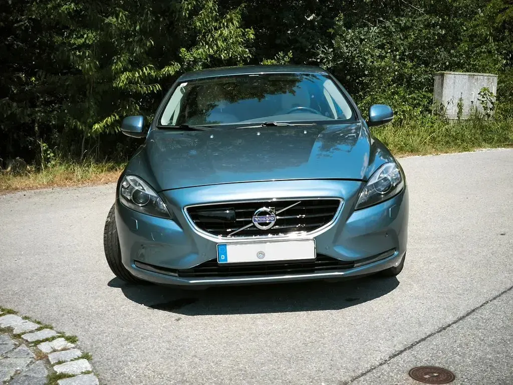 Gebraucht Volvo V40 Summum 150 PS (110 kW) 2013 Blau Limousine