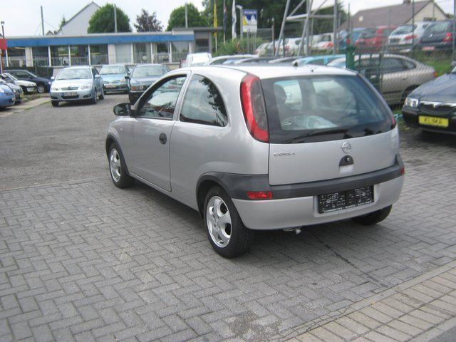 Gebraucht Opel Corsa Basis 58 PS (42 kW) 2003 Silber Limousine