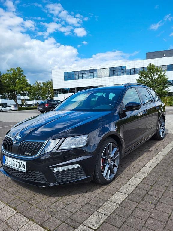 Schwarz Gebraucht 2018 Skoda Octavia RS Kombi | 16.500 € (Fairer Preis) - Bild 1/4