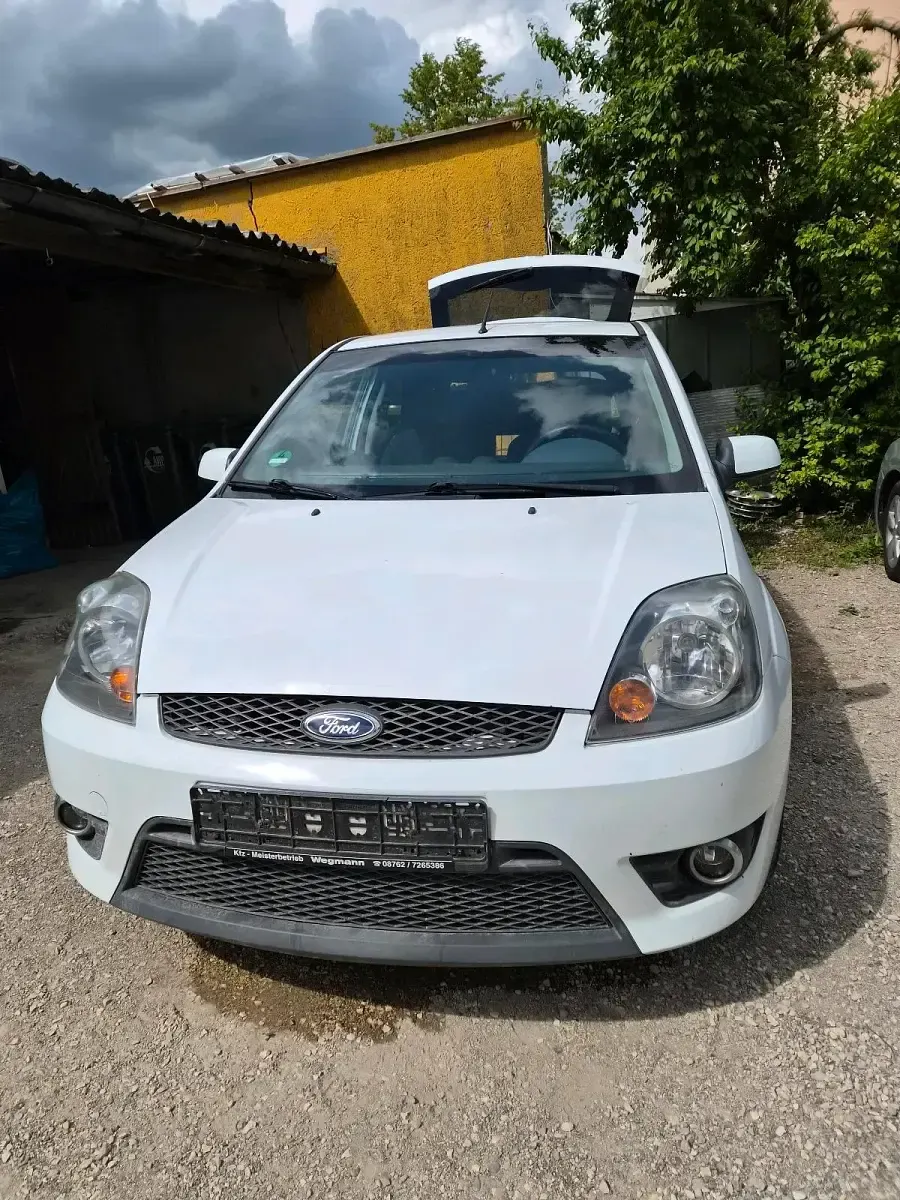 Używany Ford Fiesta 69 KM (50 kW) 2008 Biały Hatchback