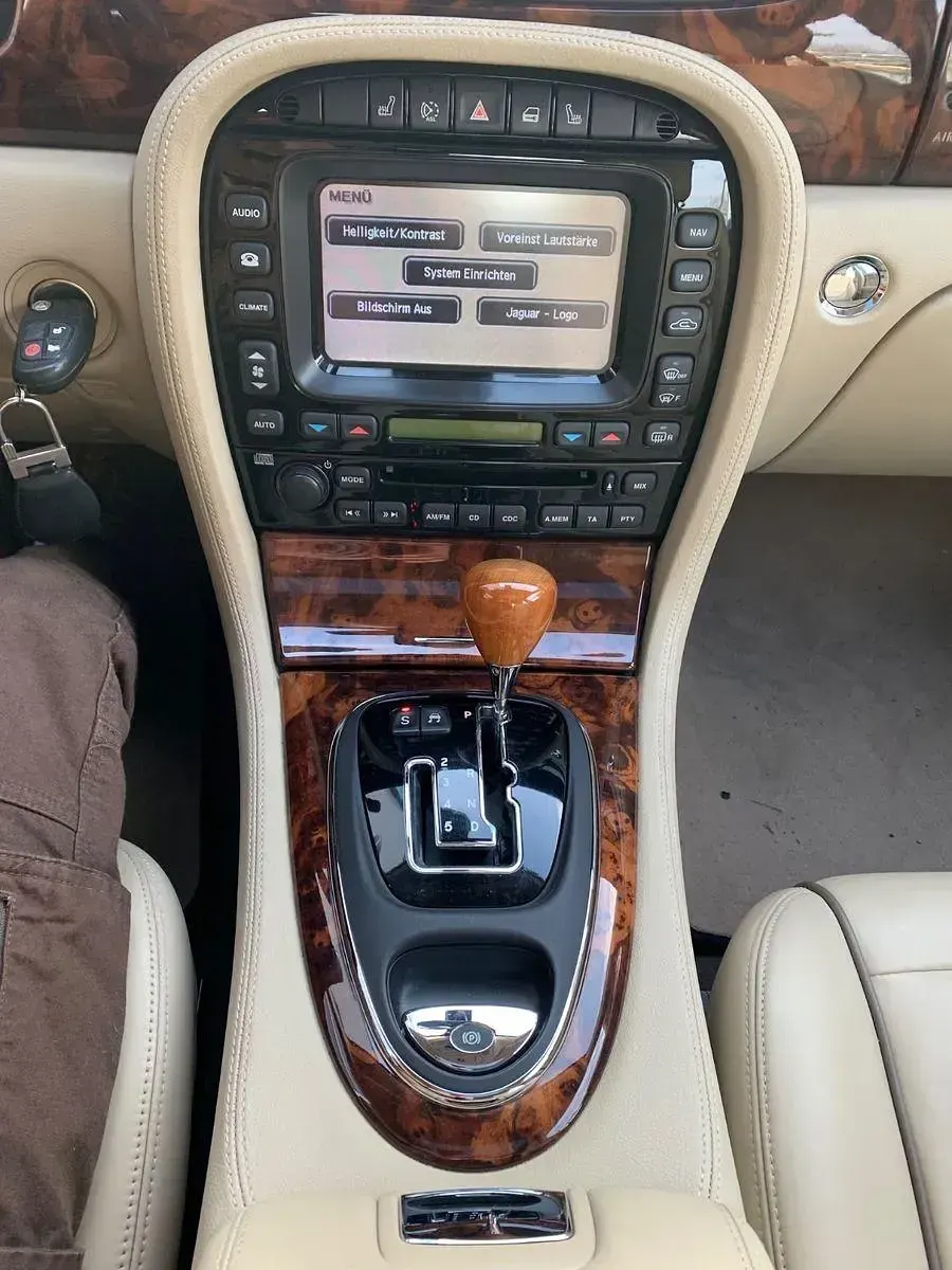 Używany Jaguar XJ6 Executive 207 KM (152 kW) 2006 Czarny Sedan/Limuzyna
