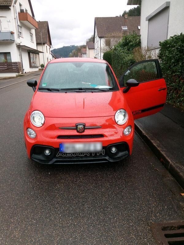 Rot Gebraucht 2018 Fiat 500 Abarth Kleinwagen | 22.000 € - Bild 1/4