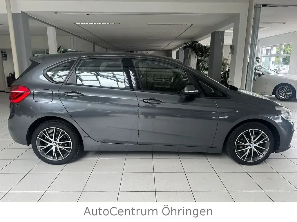 Gebraucht BMW 218 Active Tourer Basis 150 PS (110 kW) 2015 Grau Van / Kleinbus