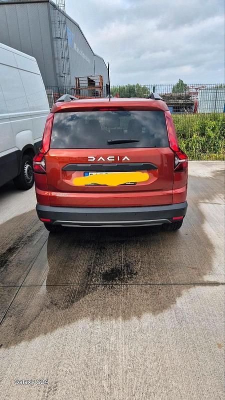 Braun Gebraucht 2023 Dacia Jogger Expression Van / Kleinbus | 17.500 € (Superpreis) - Bild 1/2