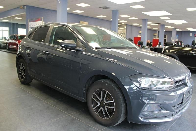 Urano gray Gebraucht 2019 VW Polo Trendline Limousine | 11.980 € (Fairer Preis) - Bild 1/4