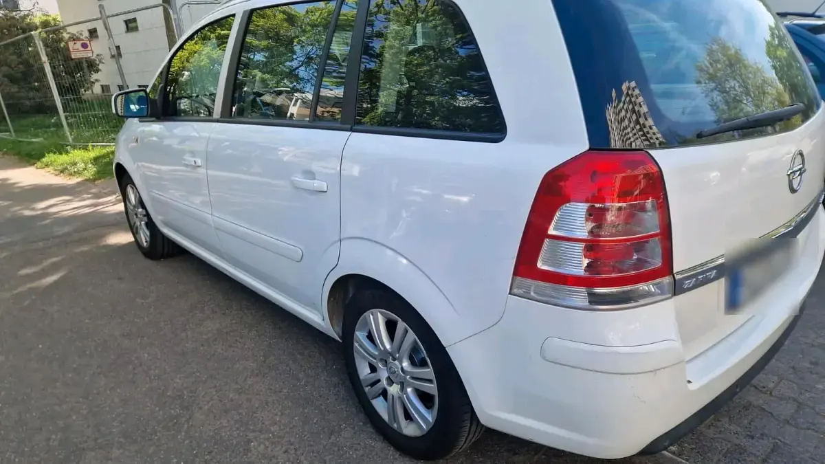 Używany Opel Zafira 116 KM (85 kW) 2012 Biały Minivan