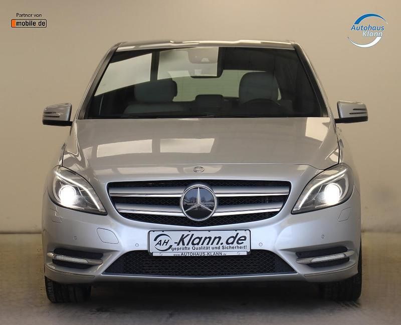 Gebraucht Mercedes B200 156 PS (114 kW) 2012 Silber Van / Kleinbus