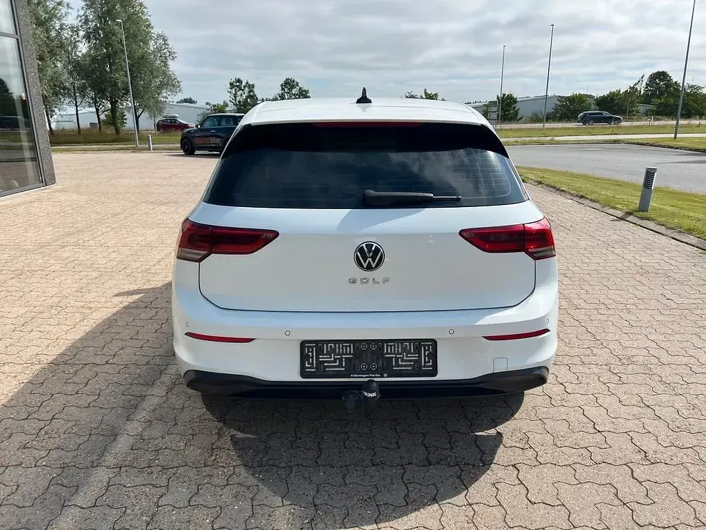 Gebraucht VW Golf VIII Life 131 PS (96 kW) 2022 Weiß Limousine