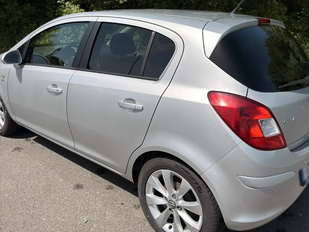 Gebraucht Opel Corsa Active 101 PS (74 kW) 2013 Grau Kleinwagen