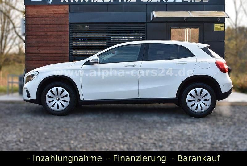 Gebraucht Mercedes GLA250 211 PS (155 kW) 2017 Weiß SUV