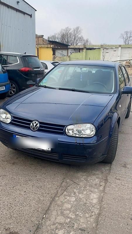Blau Gebraucht 2004 VW Golf IV Kleinwagen | 2.500 € (Fairer Preis) - Bild 1/4
