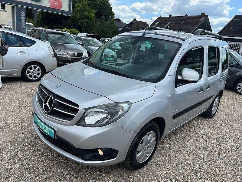 Silber Gebraucht 2016 Mercedes Citan 111 Kombi | 14.999 € (Fairer Preis) - Bild 1/4