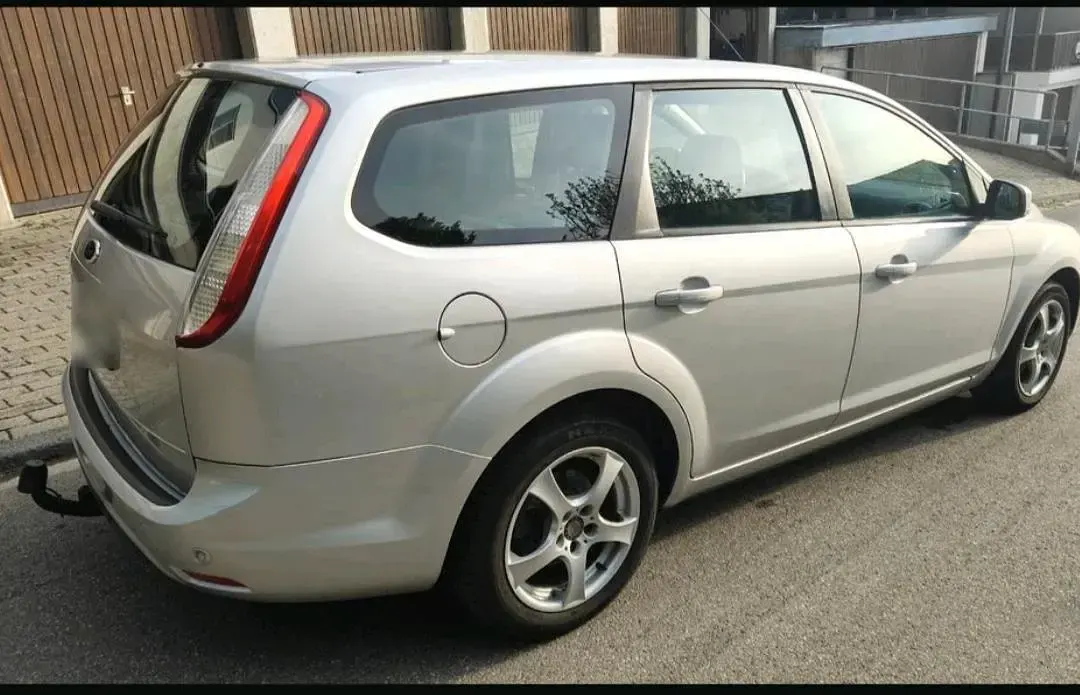 Gebraucht Ford Focus 101 PS (74 kW) 2009 Kombi