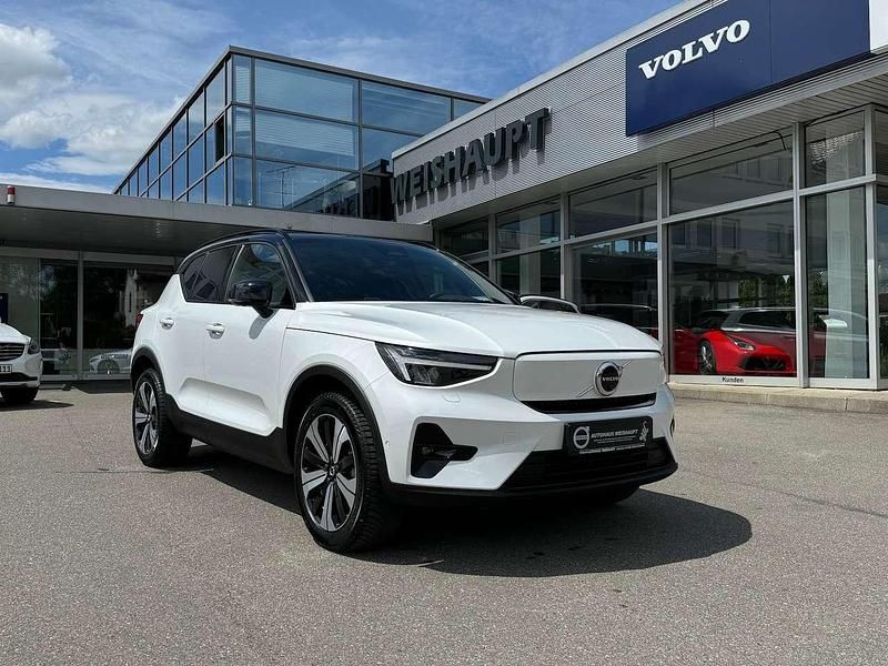 Crystal white pearl (metallic) Gebraucht 2023 Volvo XC40 Ultimate SUV | 43.800 € (Teuer) - Bild 1/4