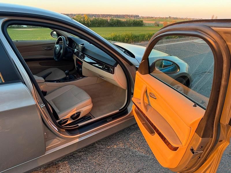 Gebraucht BMW 318 143 PS (105 kW) 2008 Andere farben Limousine