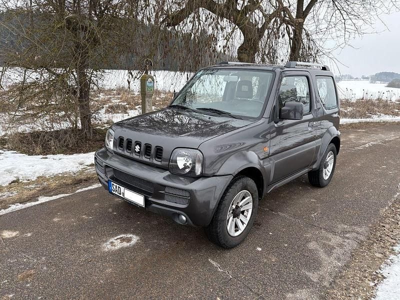 Grau Gebraucht 2012 Suzuki Jimny Style SUV | 13.000 € (Guter Preis) - Bild 1/4
