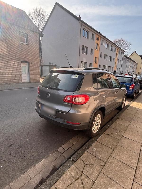 Gebraucht VW Tiguan Track & Field 200 PS (147 kW) 2010 Grau SUV