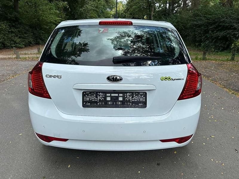Gebraucht Kia Ceed 125 PS (91 kW) 2010 Weiß Kleinwagen