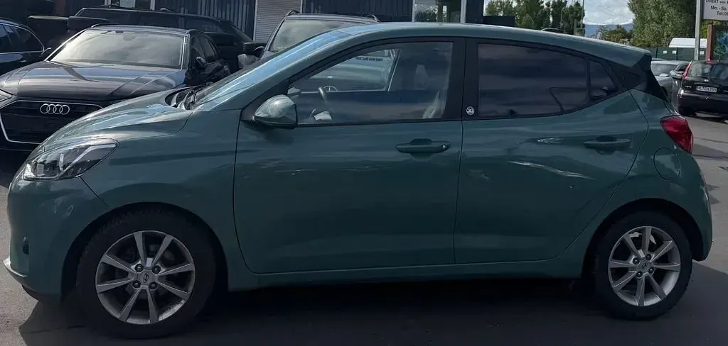 Gebraucht Hyundai i10 Edition 30+ 67 PS (49 kW) 2022 Grün Kleinwagen