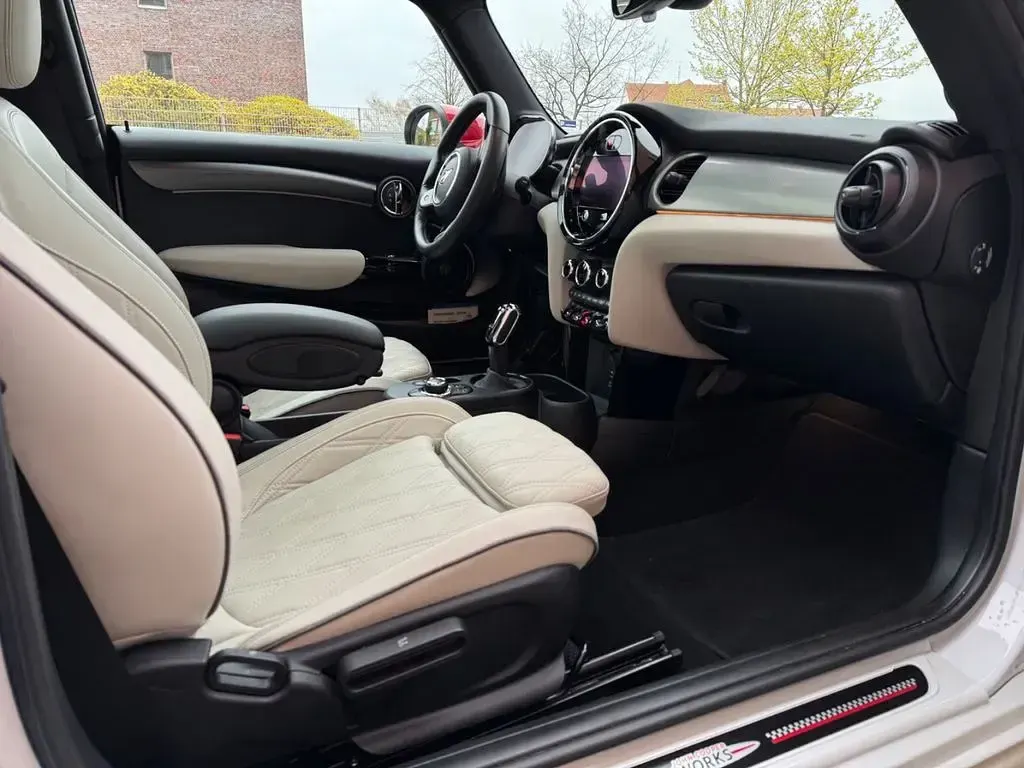 Gebraucht Mini John Cooper Works 231 PS (169 kW) 2023 Weiß Kleinwagen