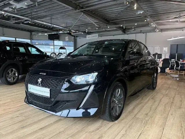Second-hand Peugeot e-2008 Allure 100 kW (136 CP) 2022 Andere SUV
