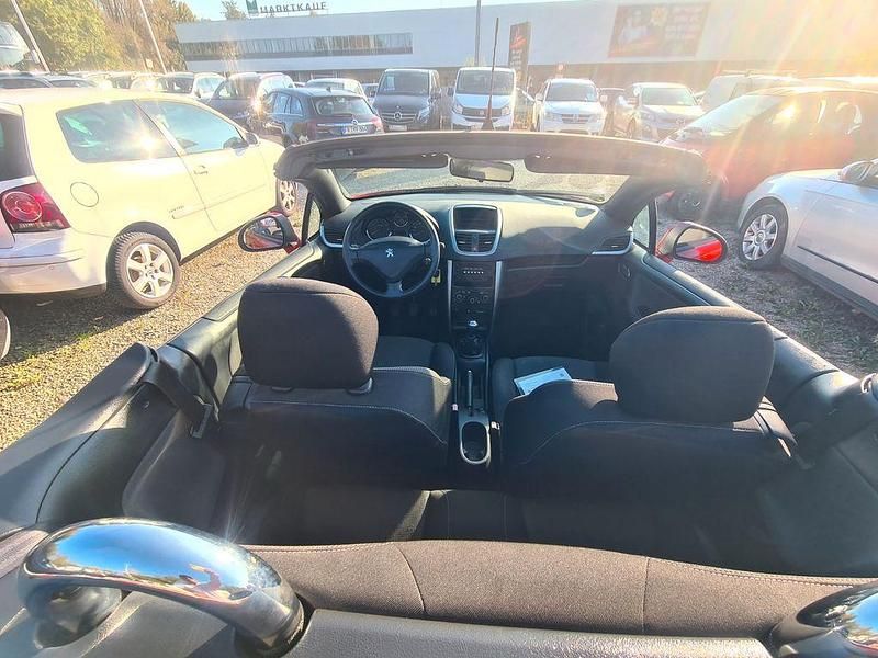 Gebraucht Peugeot 207 CC Access 120 PS (88 kW) 2012 Rot Cabrio
