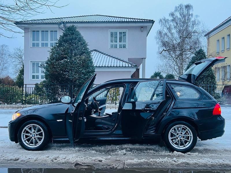 Gebraucht BMW 318 M Sport 143 PS (105 kW) 2012 Schwarz Kombi