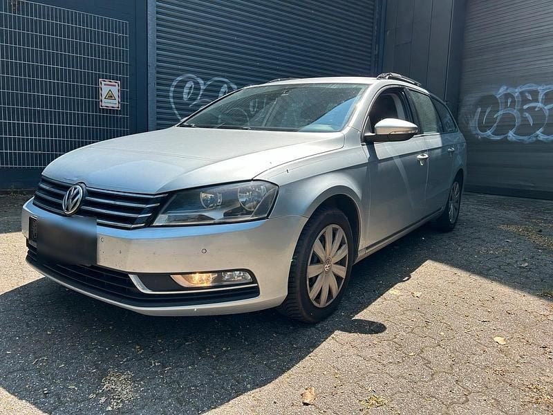 Silber Gebraucht 2012 VW Passat Kombi | 3.300 € (Guter Preis) - Bild 1/4