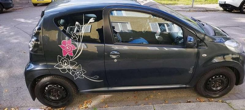 Grau Gebraucht 2011 Citroën C1 Advance Kleinwagen | 2.499 € (Guter Preis) - Bild 1/4