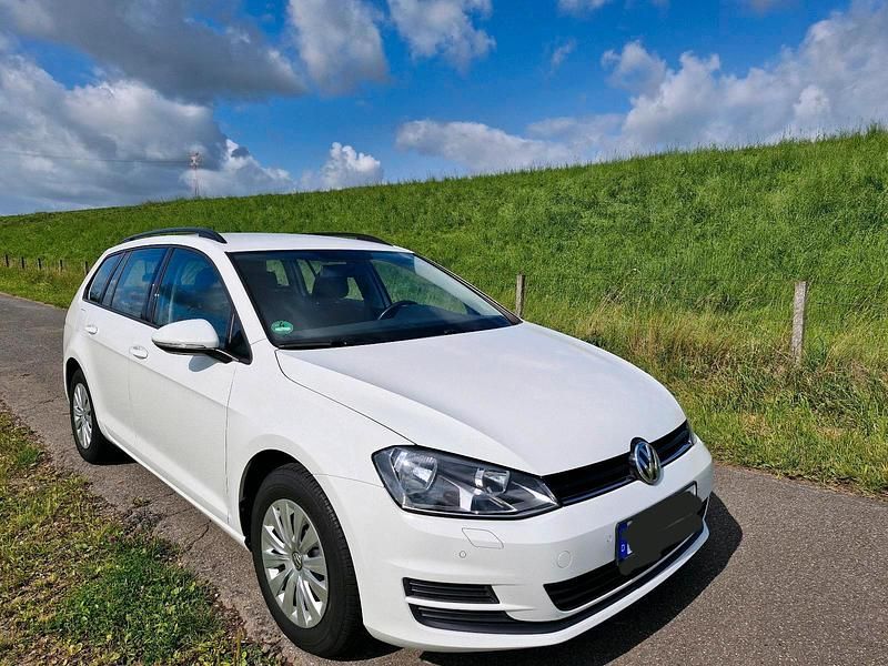 Weiß Gebraucht 2016 VW Golf VII Kombi | 10.600 € (Fairer Preis) - Bild 1/4