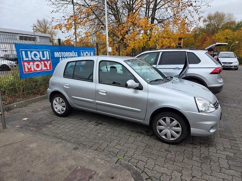 Silber Gebraucht 2010 Renault Clio II Campus Kleinwagen | 1.899 € (Guter Preis) - Bild 1/4